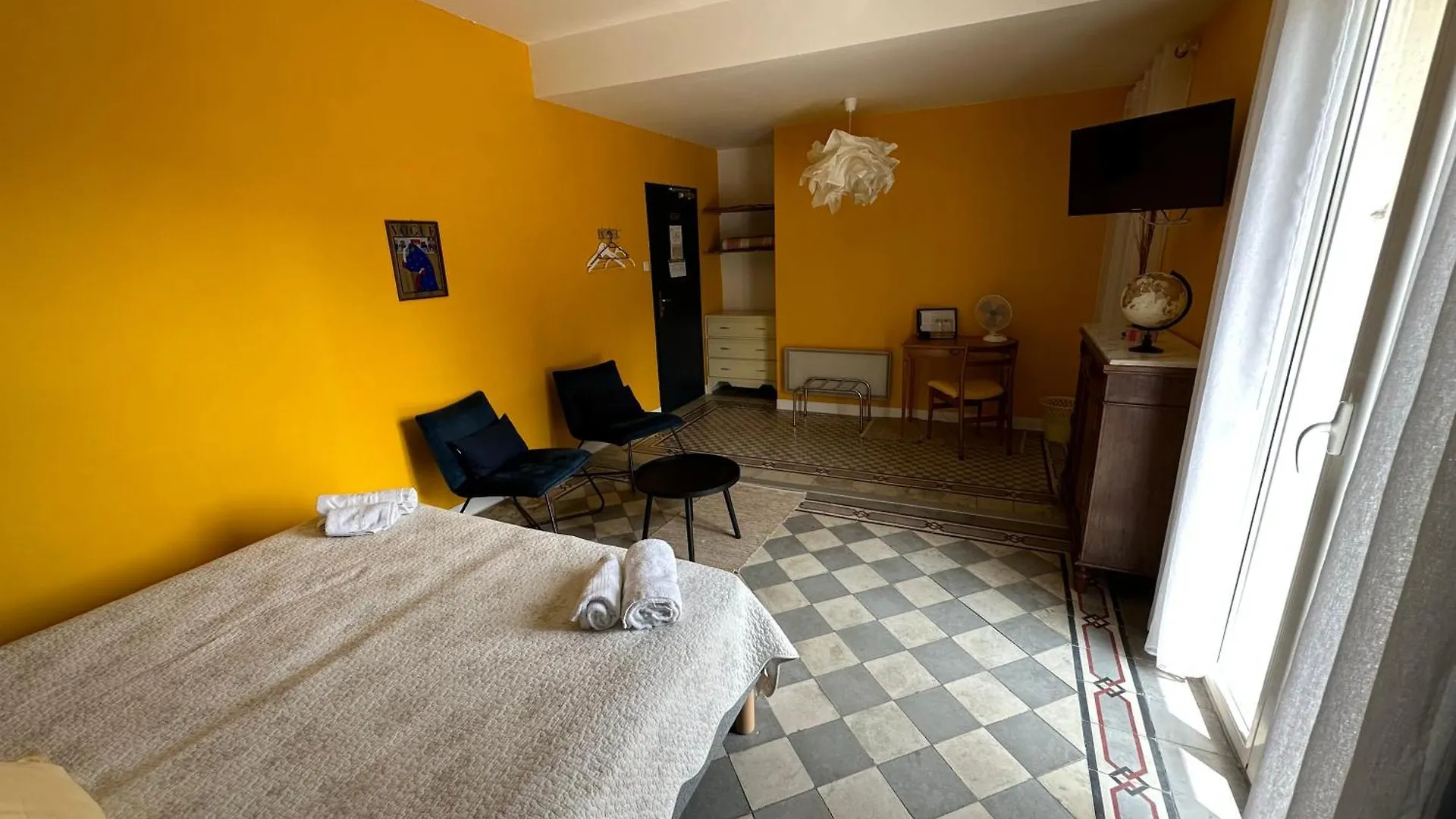 Les Terrasses Hotel Laragne-Monteglin 0*,  France